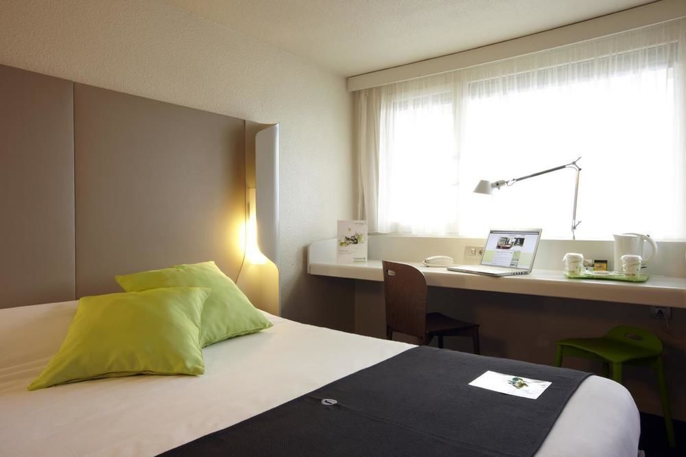 Hotel Campanile Evry Ouest - Corbeil Essonnes Zimmer foto